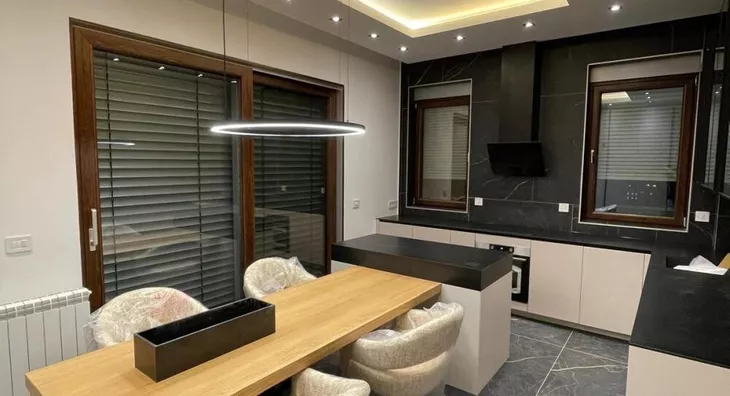 Šestoiposoban stan | 4zida