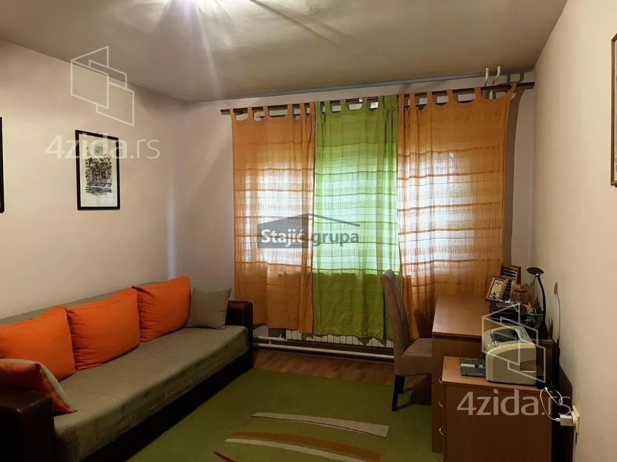 Šestosoban stan | 4zida