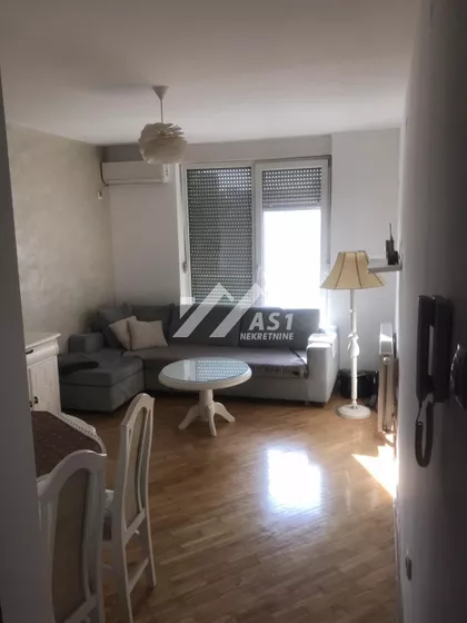 Vuka Karadžića | 4zida.rs