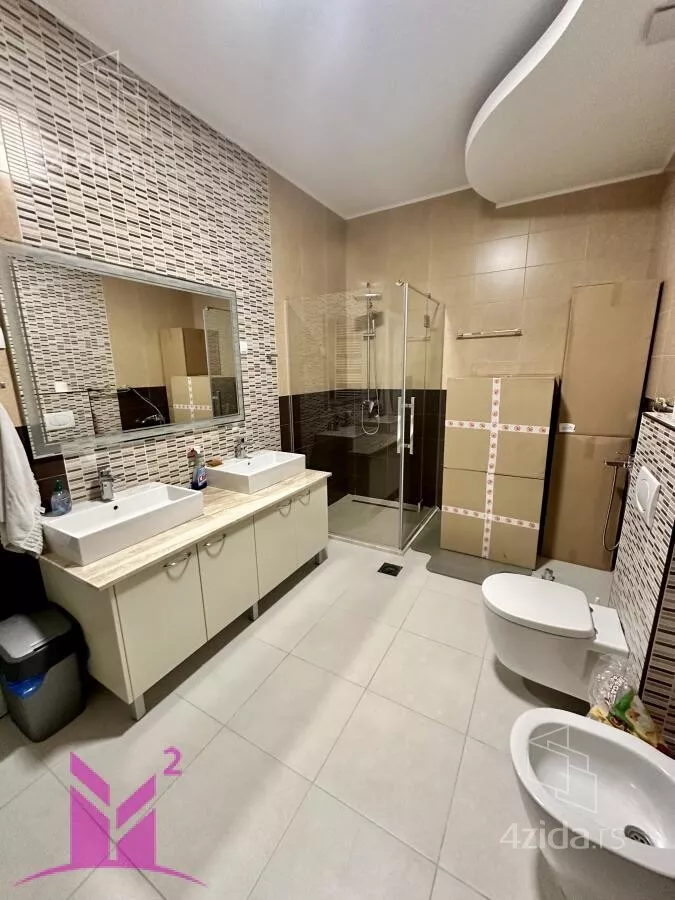 Šestosoban stan | 4zida