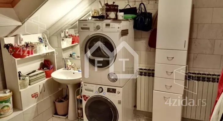 Četvoroiposoban stan | 4zida