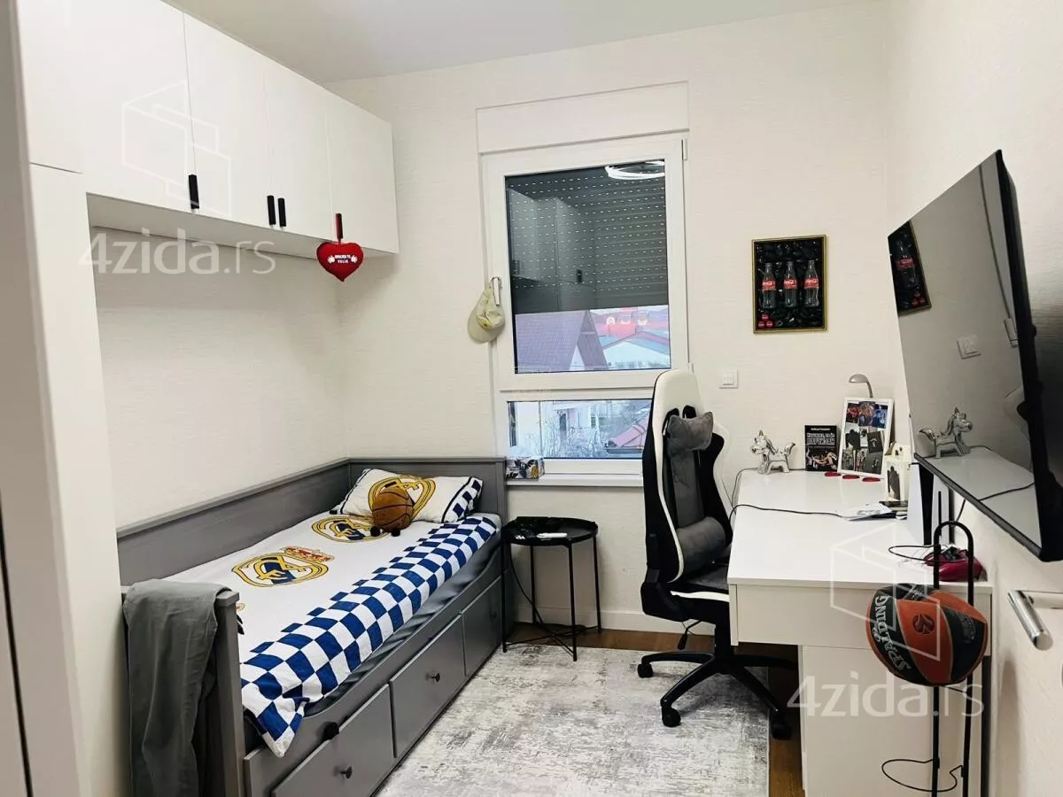 Dvoiposoban stan | 4zida