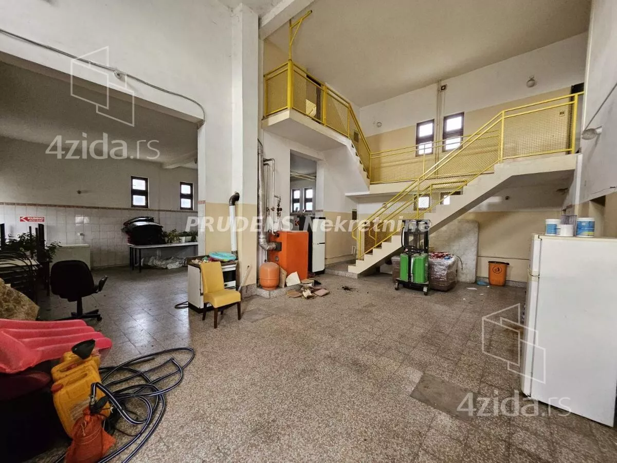 Poslovna zgrada | 4zida