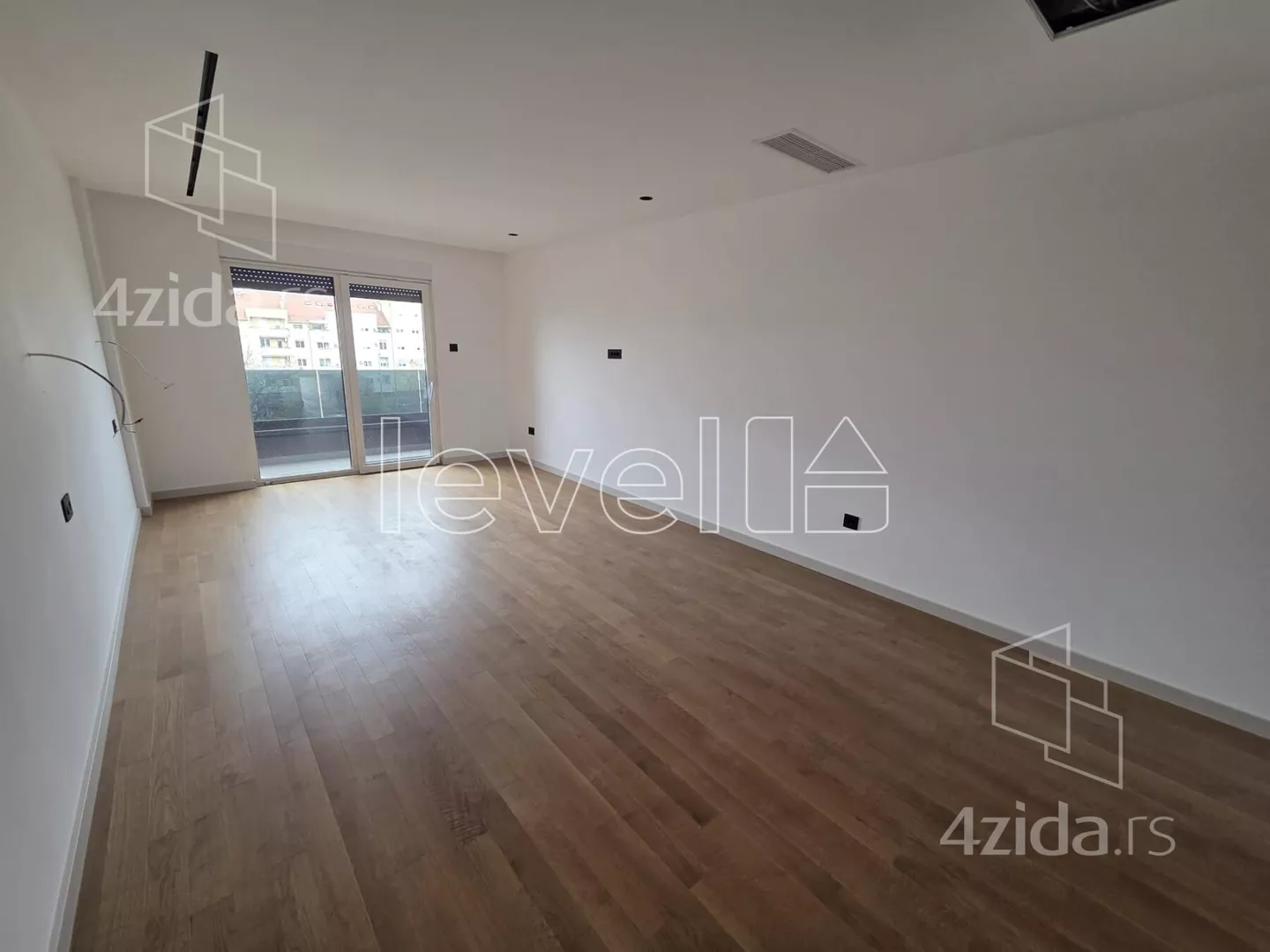 Petosoban stan | 4zida