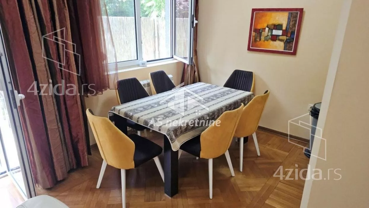 Četvoroiposoban stan | 4zida