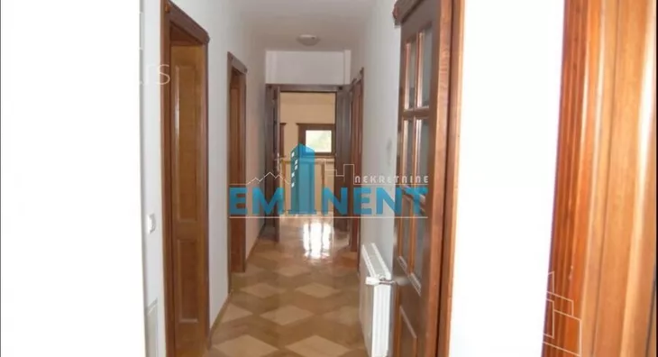 Sedmosoban stan | 4zida