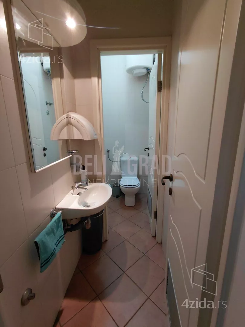 Šestosoban stan | 4zida