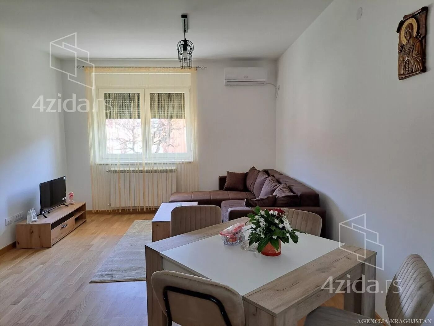 Jednoiposoban stan | 4zida