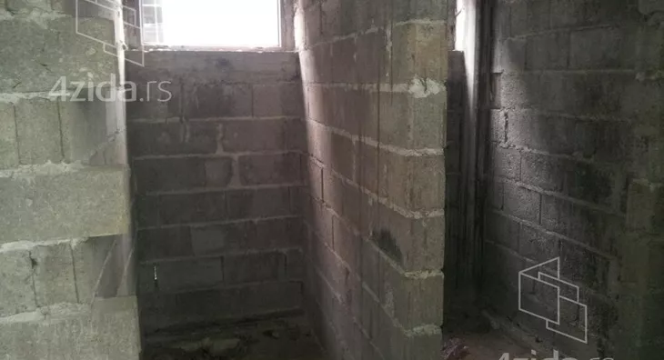 Poslovna zgrada | 4zida