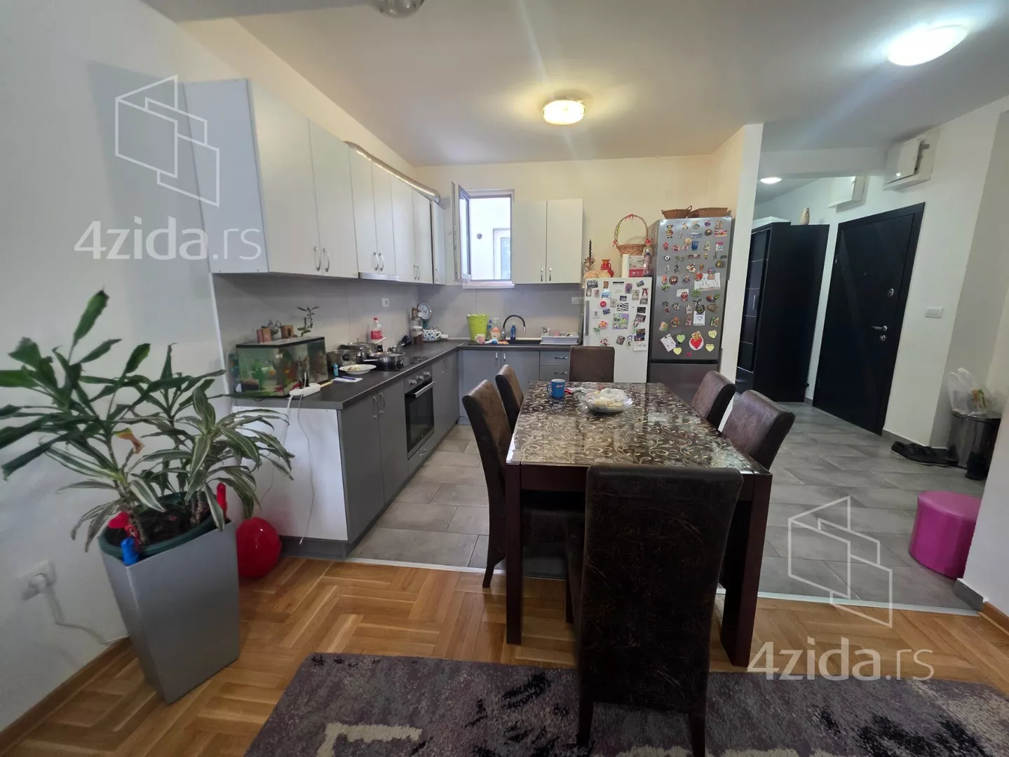 Troiposoban stan | 4zida