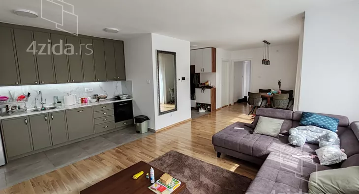 Petosoban stan | 4zida