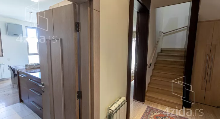 Šestosoban stan | 4zida