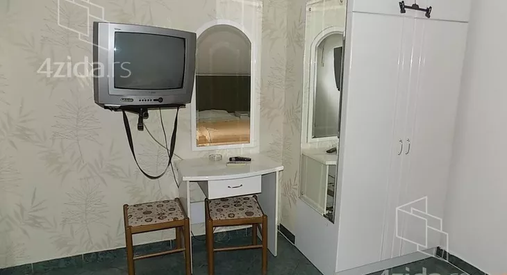 Poslovna zgrada | 4zida