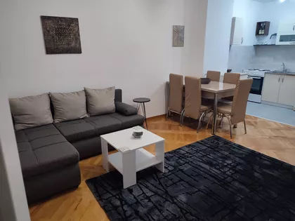 Pantelejska crkva, Jesenjinova | 4zida.rs
