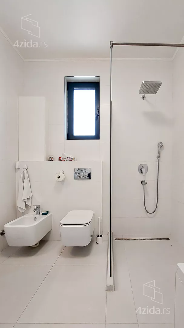 Šestosoban stan | 4zida