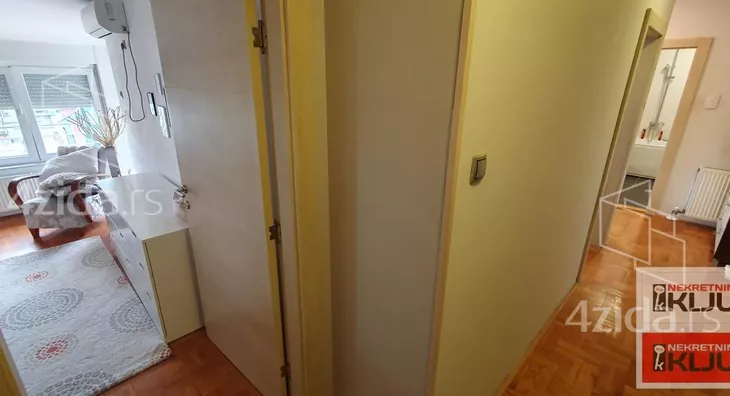 Šestosoban stan | 4zida