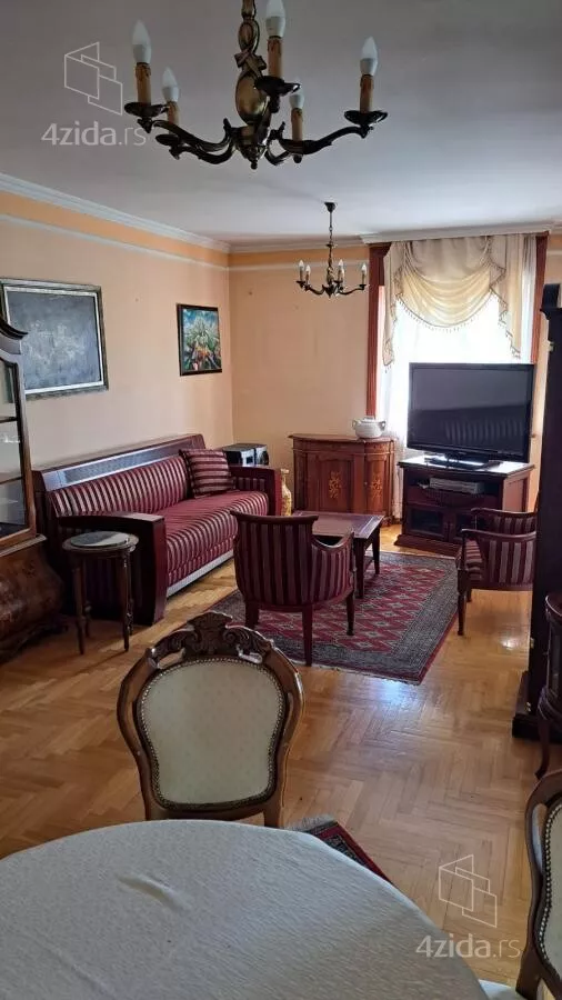 Četvoroiposoban stan | 4zida