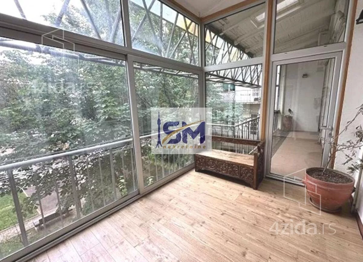 Šestosoban stan | 4zida