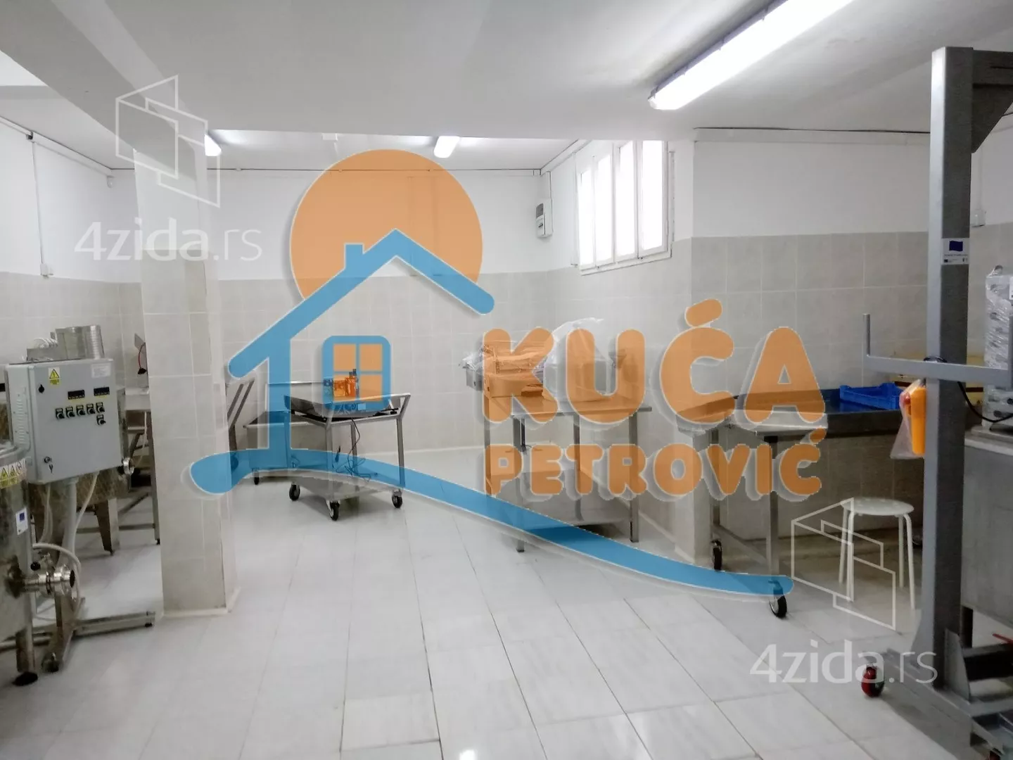 Lokal | 4zida