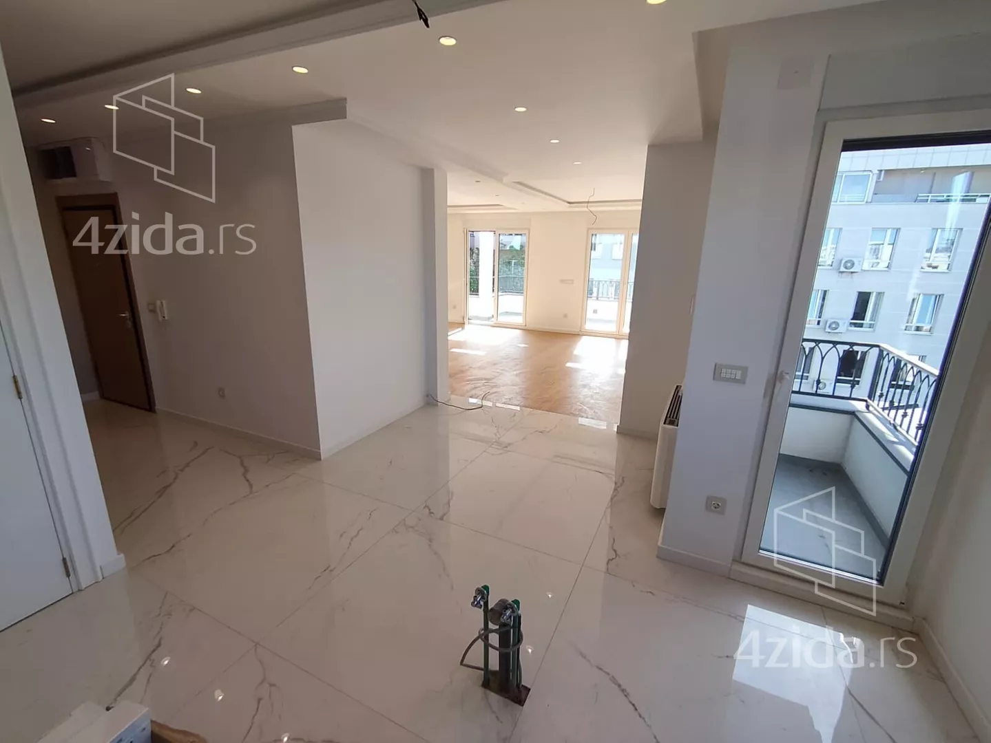 Petosoban stan | 4zida