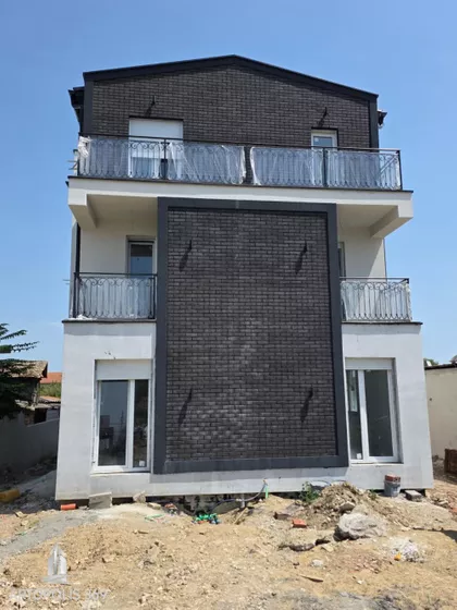 Surčin (mesto) | 4zida.rs