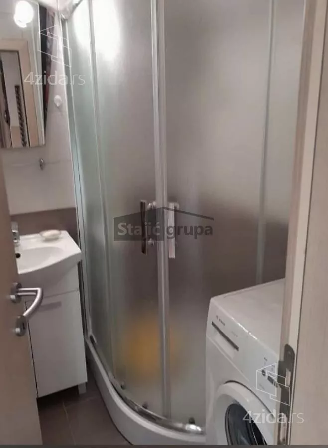 Četvoroiposoban stan | 4zida