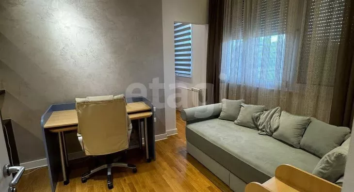 Šestosoban stan | 4zida