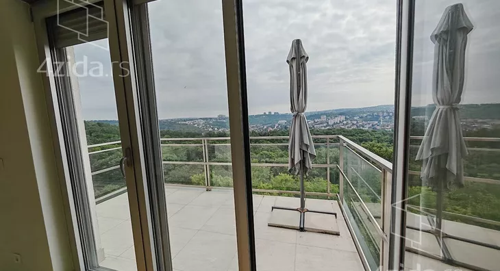 Četvoroiposoban stan | 4zida
