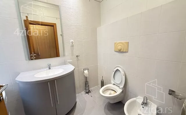 Šestosoban stan | 4zida