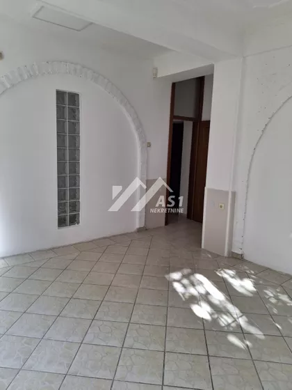 Lasla Gala | 4zida.rs