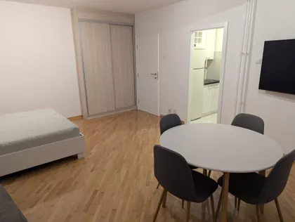 Višnjićeva 9 | 4zida.rs