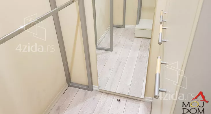 Šestosoban stan | 4zida