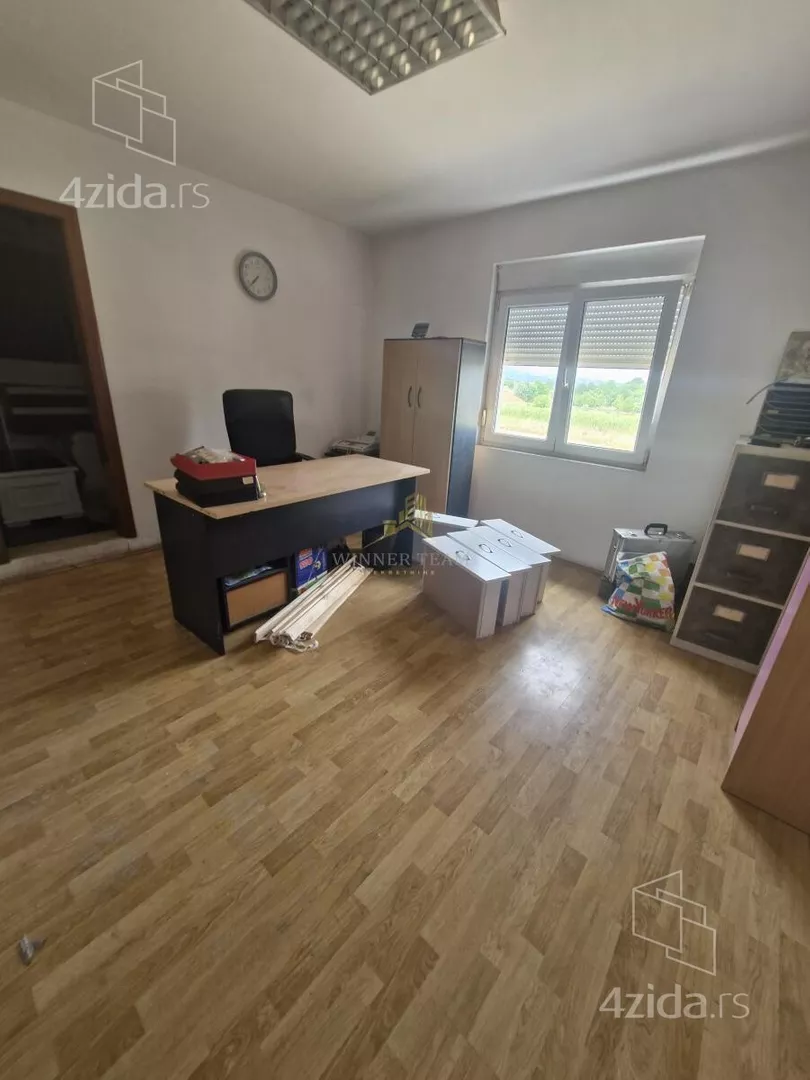 Poslovna zgrada | 4zida