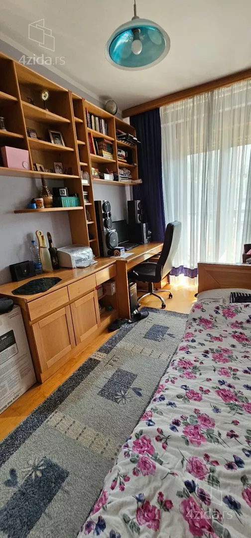 Petosoban stan | 4zida