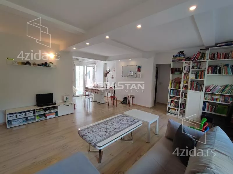 Petosoban stan | 4zida