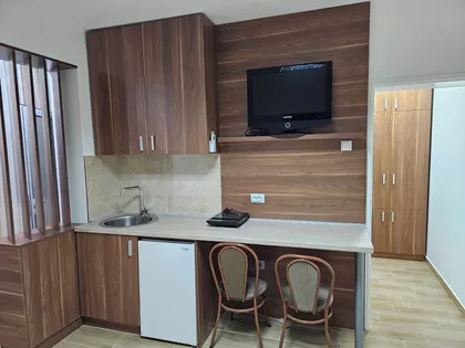 Crveni Pevac | 4zida.rs