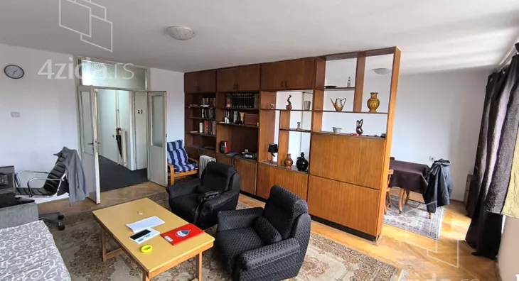 Četvoroiposoban stan | 4zida