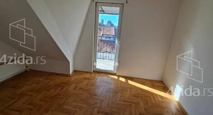 Četvoroiposoban stan | 4zida