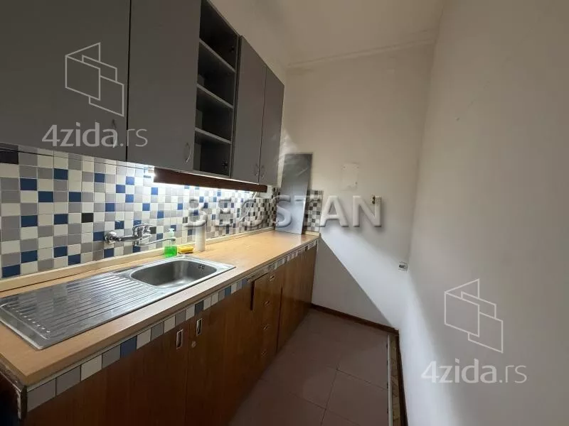 Šestosoban stan | 4zida