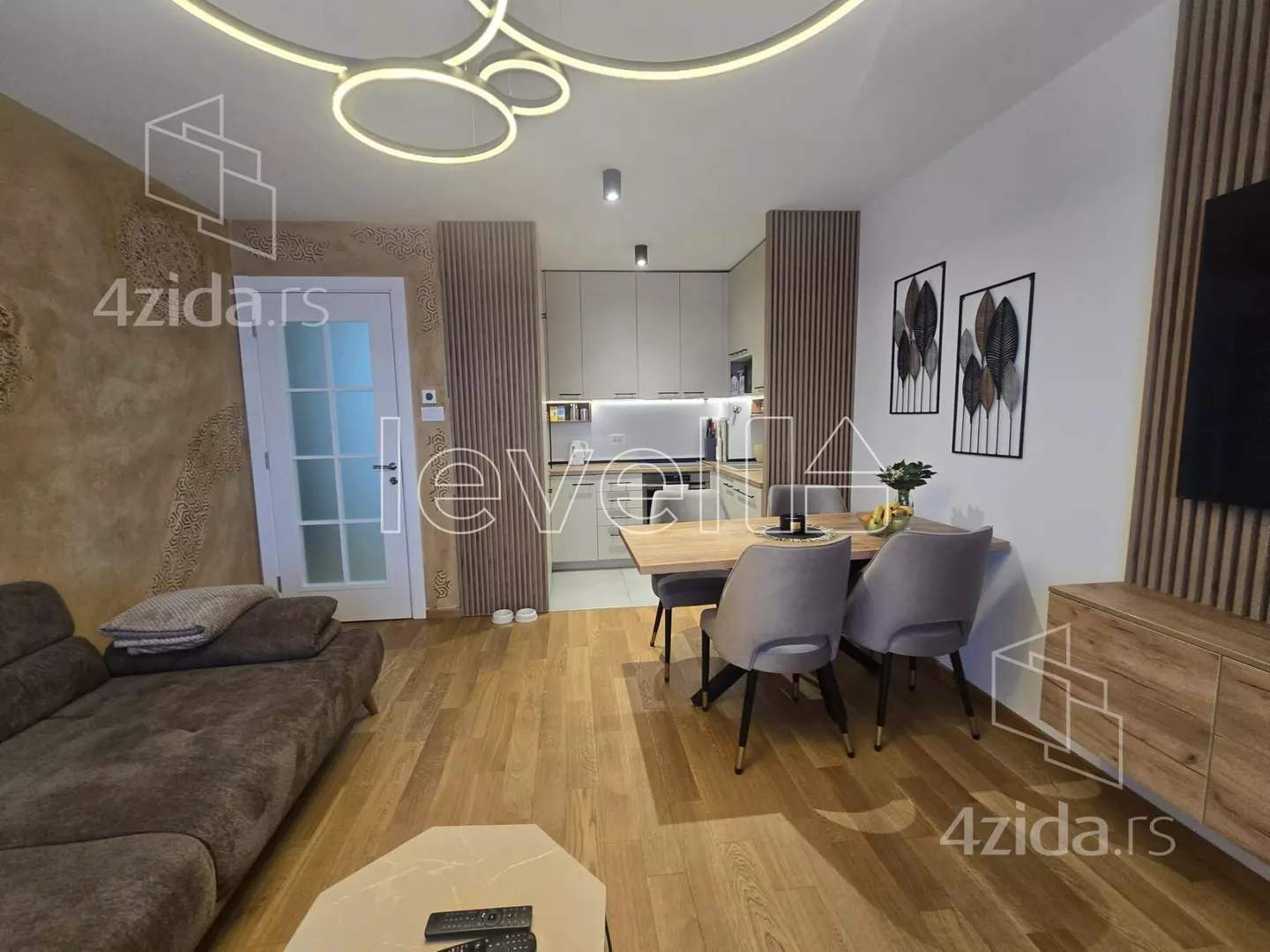 Troiposoban stan | 4zida