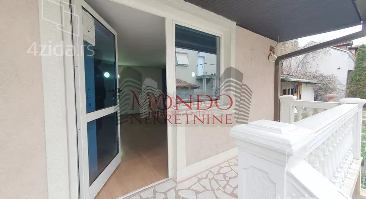 Poslovna zgrada | 4zida