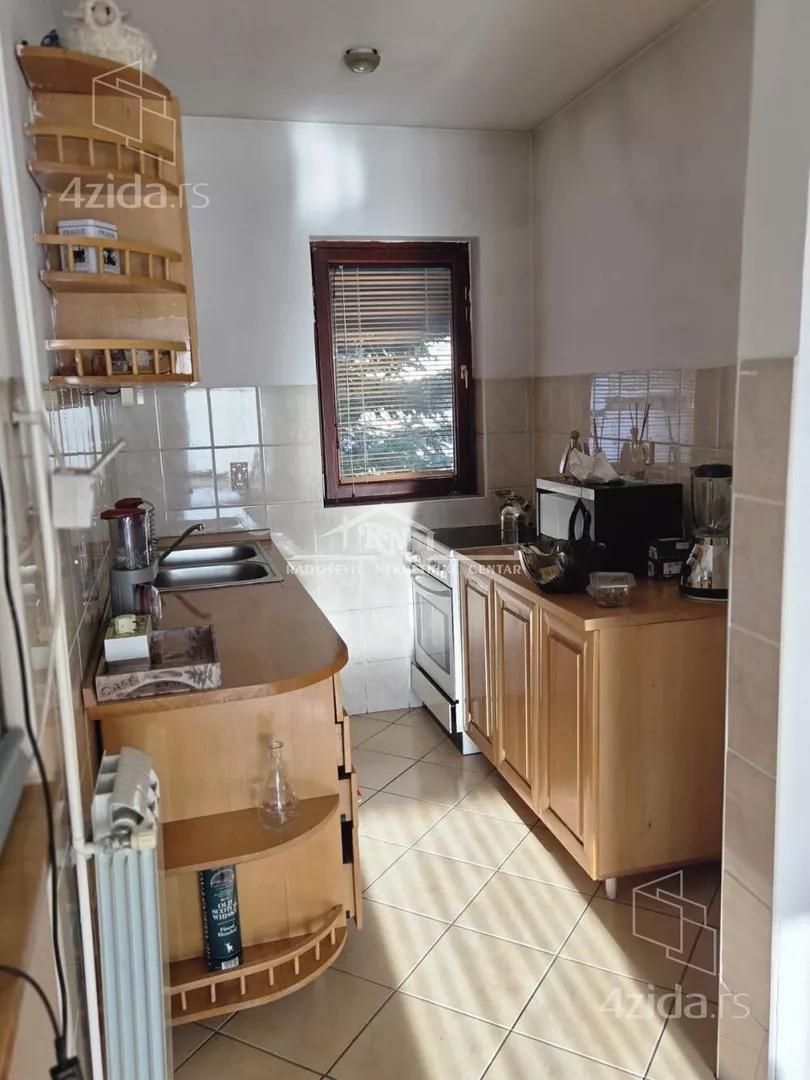 Petoiposoban stan | 4zida