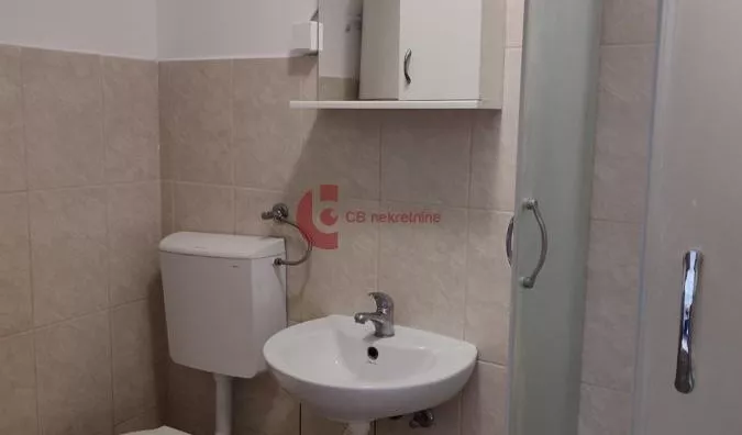 Poslovna zgrada | 4zida