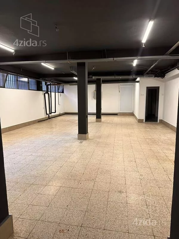 Poslovna zgrada | 4zida