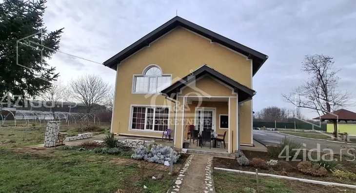 Poslovna zgrada | 4zida