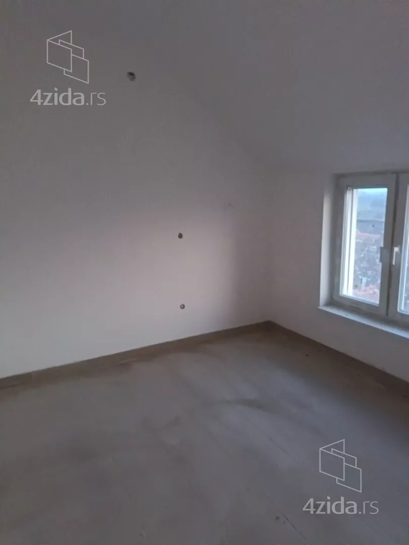 Poslovna zgrada | 4zida