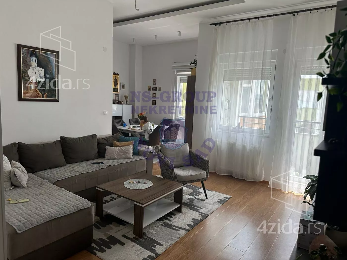 Trosoban stan | 4zida