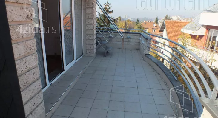 Sedmosoban stan | 4zida