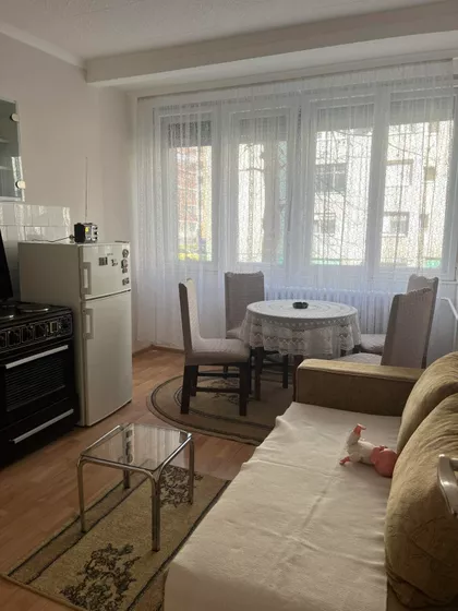 Kneza Lazara 4/2 | 4zida.rs