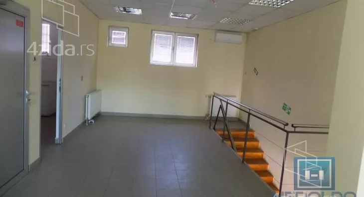 Poslovna zgrada | 4zida